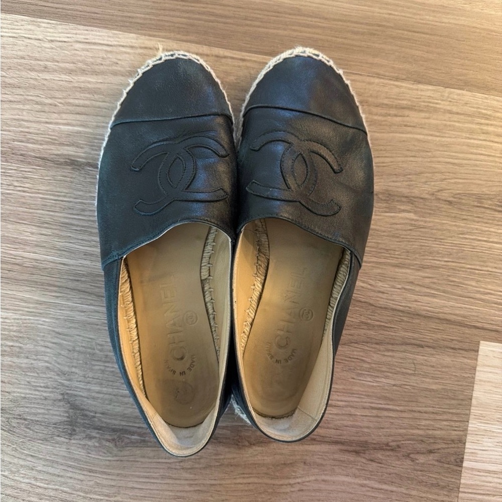 CHANEL Black Leather Espadrille Slip-Ons with Interlocking CC